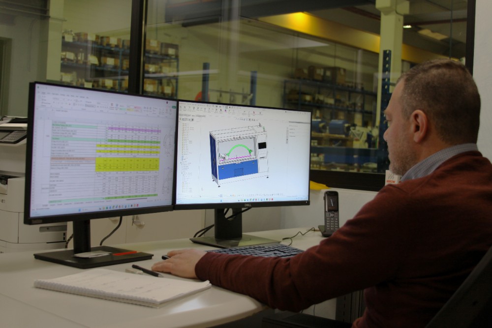 Foto di una console comandi di una macchina OP