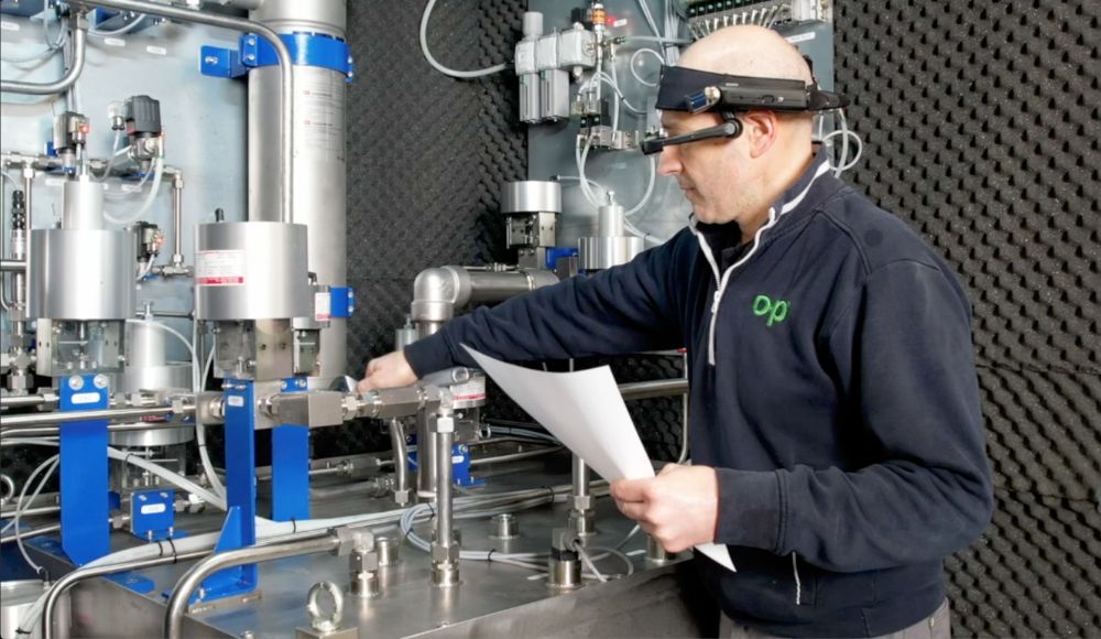 Foto di un tubo squarciato